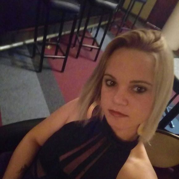 Profile Picture of Idialis Larralde (@idialislarralde) on Poshmark