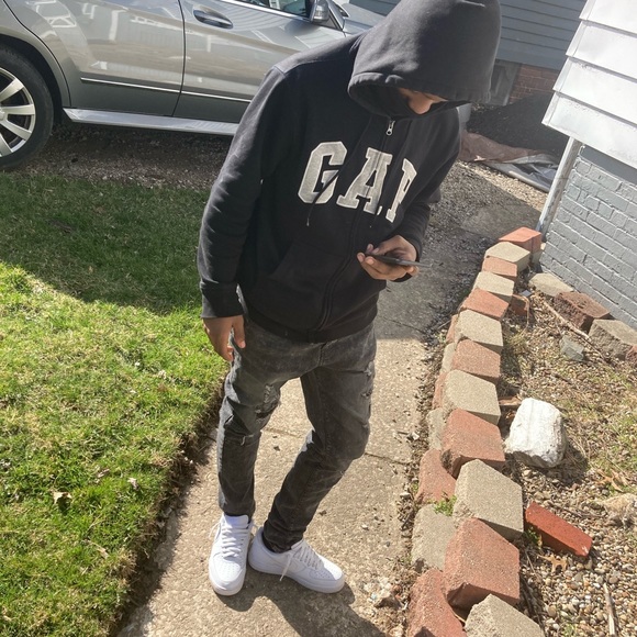 Profile Picture of Justin Loks (@juanvo) on Poshmark