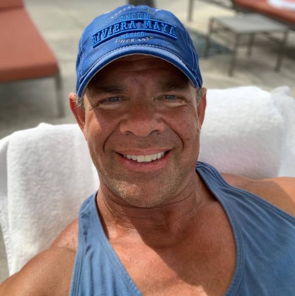 Profile Picture of Mark Kavinsky (@markkavinsky) on Poshmark