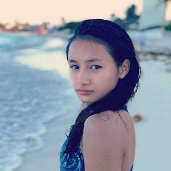 Profile Picture of Nicole Espirito (@nicolethechamp) on Poshmark