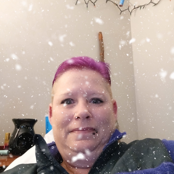 Profile Picture of Amy Thrash (@lynnthrash765) on Poshmark