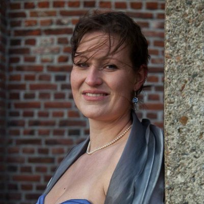 Profile Picture of Ella Moore (@ellamooreauthor) on Twitter