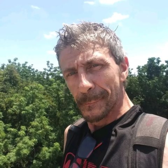 Profile Picture of Richard Schroter (@richardschroter) on Poshmark
