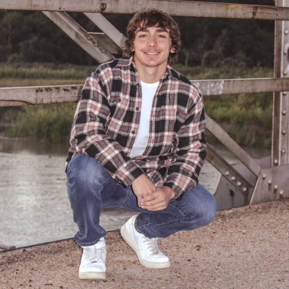Profile Picture of Dax Davis (@daxdavis2003) on Poshmark