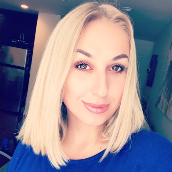 Profile Picture of Maria Wiacek (@merykwas) on Poshmark