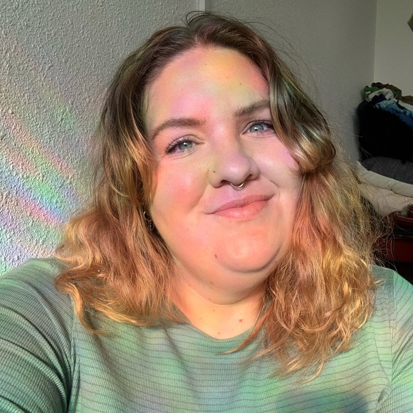 Profile Picture of Kaitlyn Enockson (@kaitlynenockson) on Poshmark