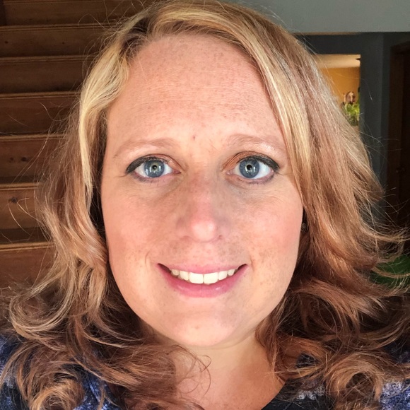 Profile Picture of Leigh Weismann (@leighlabelle) on Poshmark