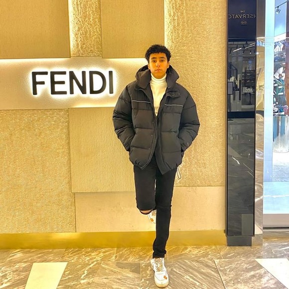 Profile Picture of Yehia Gendy (@yehia9999) on Poshmark