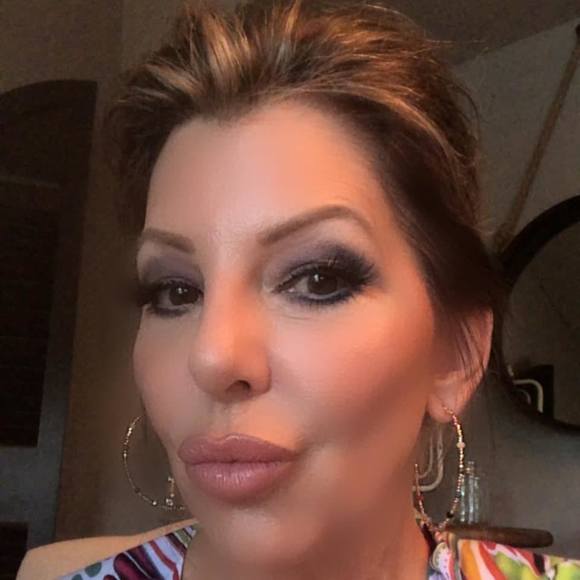 Profile Picture of Denise Eshenaur (@deshenaur) on Poshmark