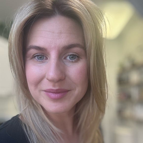 Profile Picture of Amy Semken (@amysemken) on Poshmark