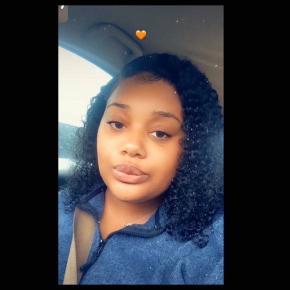 Profile Picture of Kiasha Johnson (@kiashajohnson) on Poshmark