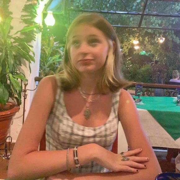 Profile Picture of Simone Shaw (@simoneshaw) on Poshmark