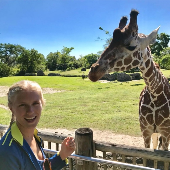 Profile Picture of Amy Sauerman (@sauermaam) on Poshmark