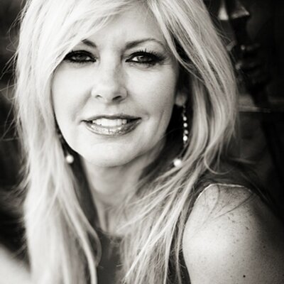 Profile Picture of Lisa Seguin (@thealkalinelady) on Twitter