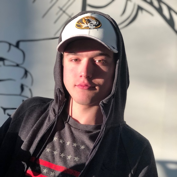 Profile Picture of Vlado Vretenicic (@vladov) on Poshmark