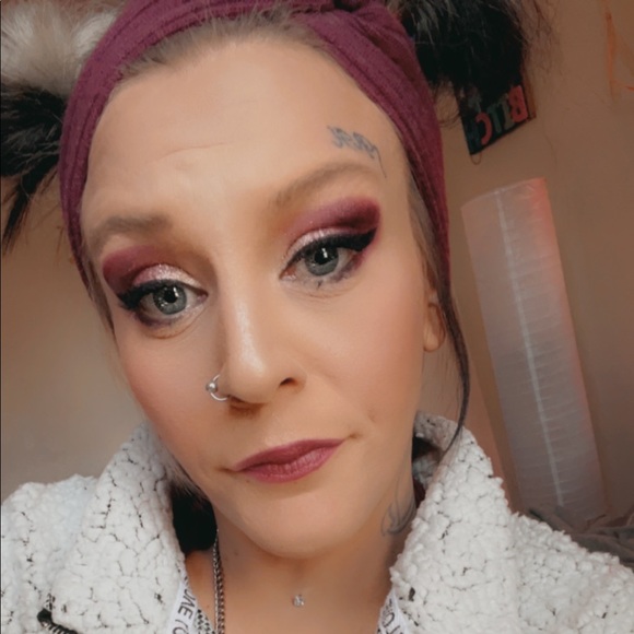 Profile Picture of Amanda Dobbs (@amandadobbs379) on Poshmark