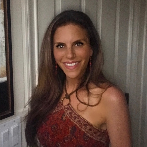 Profile Picture of Karen Borenstein (@karenkj0) on Poshmark