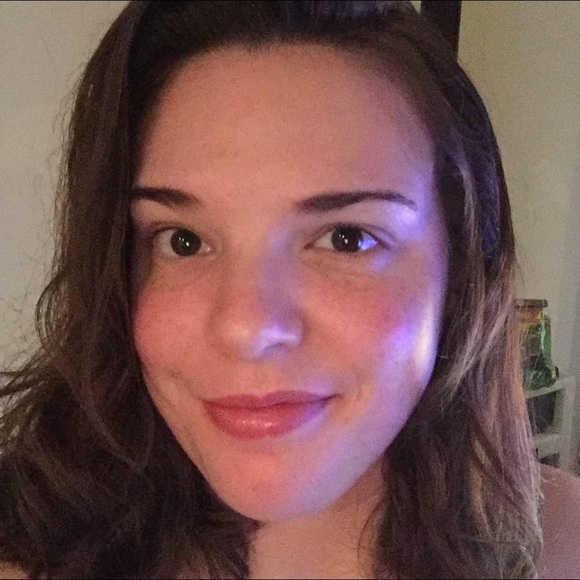 Profile Picture of Naomi Vanduser (@naomiv443) on Poshmark