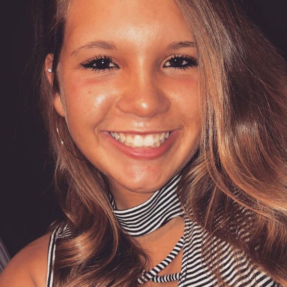 Profile Picture of Cassidy Glyder (@cassgly) on Poshmark