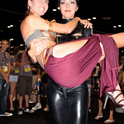 Profile Picture of Adrianne Curry (@adrianne_curry) on Twitter