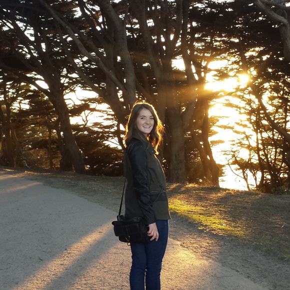 Profile Picture of Julia Ponder (@juliaelizabeth) on Poshmark