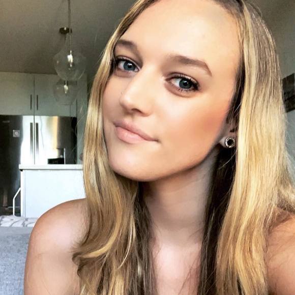 Profile Picture of Julia Haugen (@juliax93) on Poshmark