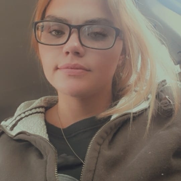 Profile Picture of Allison Scheurich (@rythumelaine200) on Poshmark