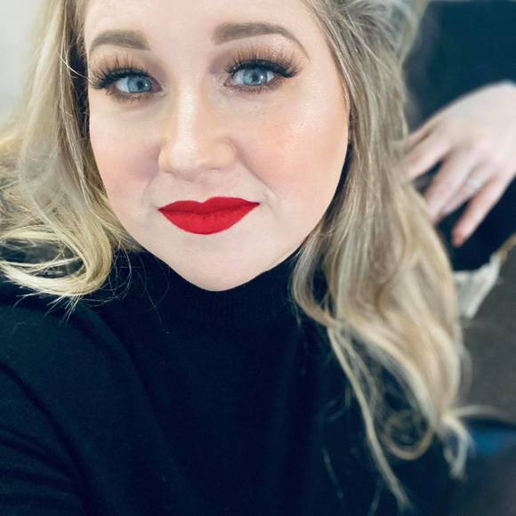 Profile Picture of Alisha Bohn (@alisha_bohn) on Poshmark