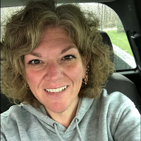 Profile Picture of Kara Lukens (@kklukens) on Poshmark