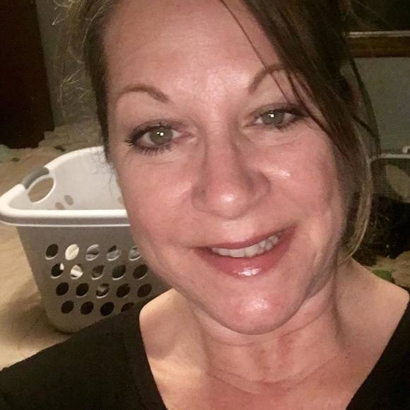Profile Picture of Cindy Engle (@poshycin) on Poshmark