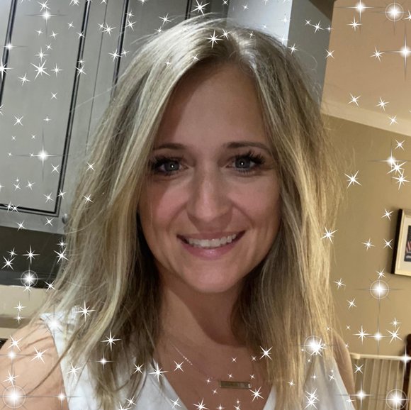 Profile Picture of Annette Palmieri (@anotwicz) on Poshmark