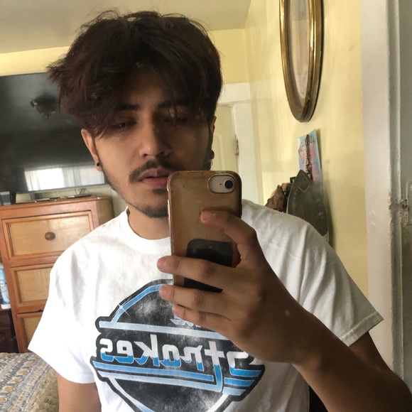 Profile Picture of Leonardo Serrano (@leoflowers) on Poshmark