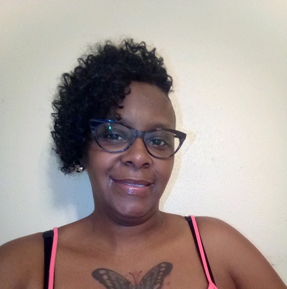 Profile Picture of Lynn Reese (@reese503) on Poshmark