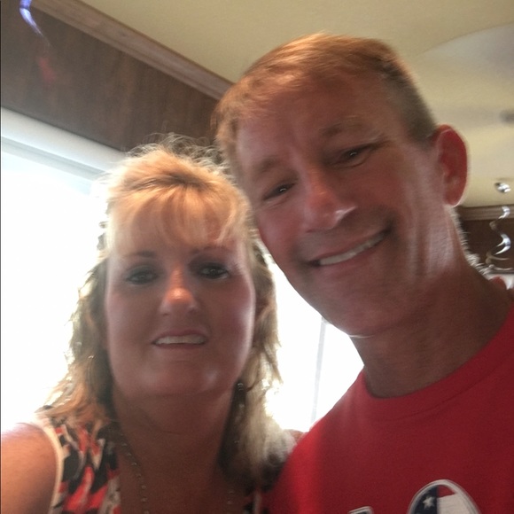 Profile Picture of Sherry Zelner (@szelner) on Poshmark