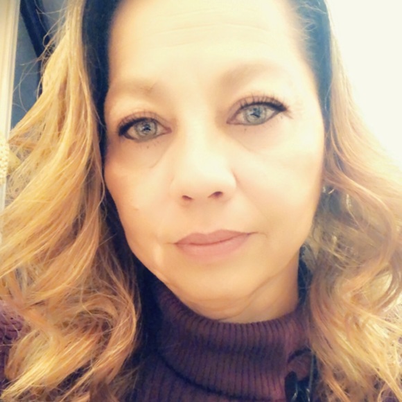 Profile Picture of Annette Cabalar (@islandgirl1266) on Poshmark