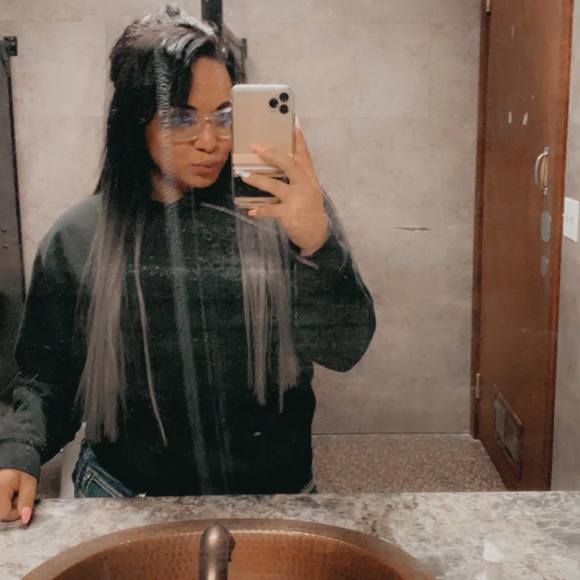 Profile Picture of Ariana Wolfgram (@ariana_wolfgram) on Poshmark