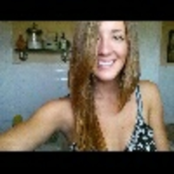 Profile Picture of Melanie Badour (@melrachelle22) on Poshmark