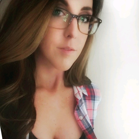 Profile Picture of Leah Streeper (@leahmarie251) on Poshmark