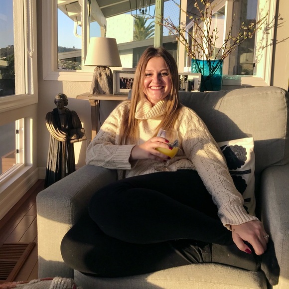 Profile Picture of Cassidy Chapman (@cassidyjune28) on Poshmark