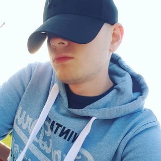 Profile Picture of FB - Robert Kulcsar (@rrrobbbiccc) on Instagram