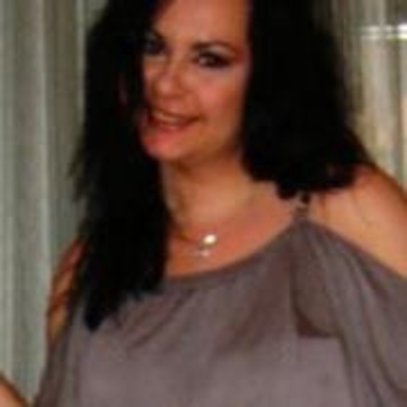 Profile Picture of Anja Moore (@anja83) on Poshmark