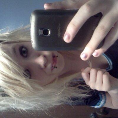 Profile Picture of Mikki Miller (@MikkiiiRose) on Twitter