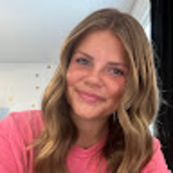 Profile Picture of Charley Avison (@charley_avison1) on Poshmark