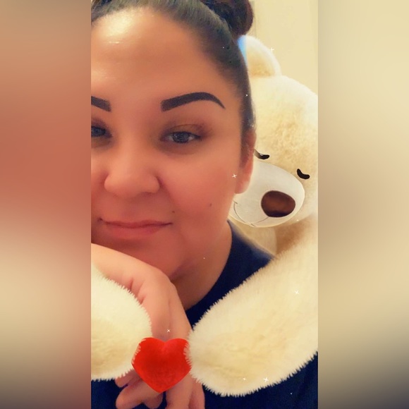 Profile Picture of Lydia Abbott (@lydmarie3925) on Poshmark