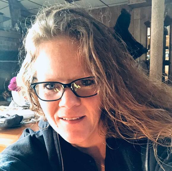 Profile Picture of Michelle Corey (@swansoncoreyof2) on Poshmark