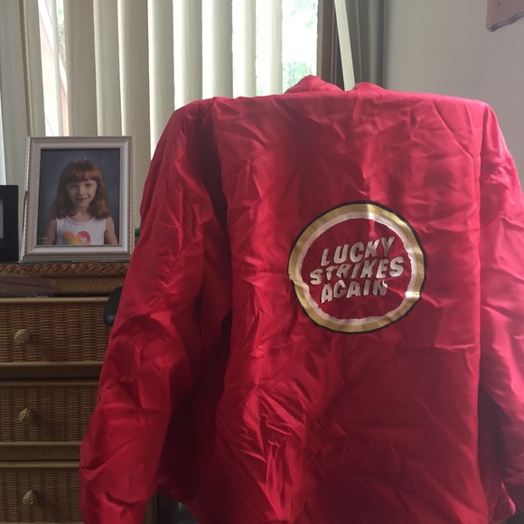 Profile Picture of Derek Shea (@sheaderek16) on Poshmark