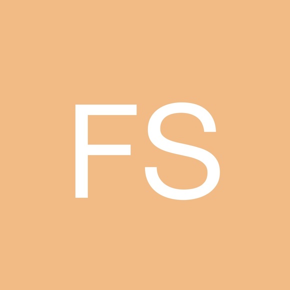 Profile Picture of Faye Shirley (@fashionrastar) on Poshmark