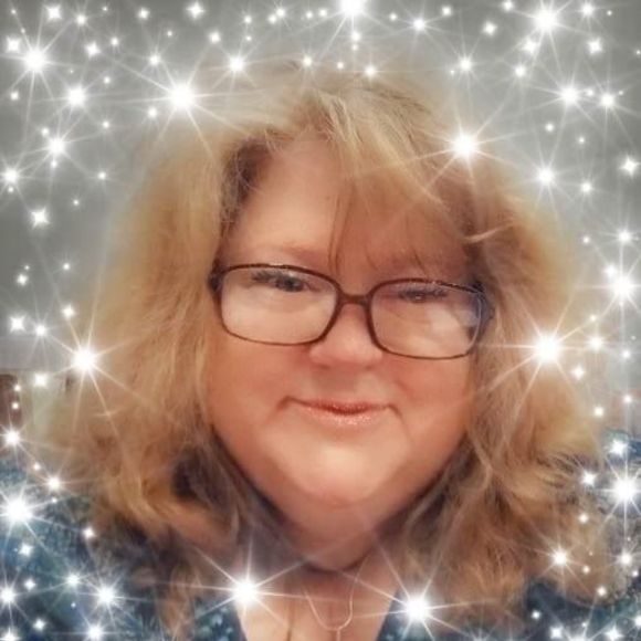 Profile Picture of Jonna Slabaugh (@lilgreenjumper) on Poshmark