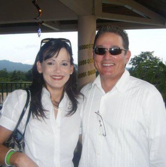 Profile Picture of Carlos Fernandez (@carlosfdzmd) on Poshmark