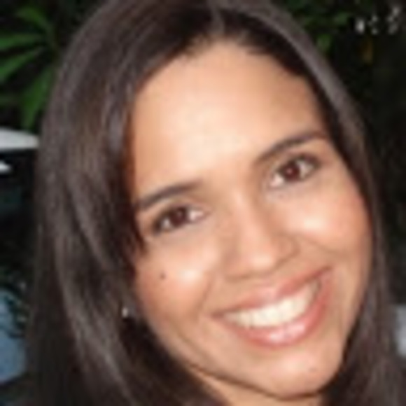 Profile Picture of Adrina Mendes (@adrinamendes) on Poshmark